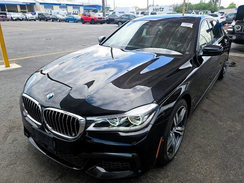 Used 2019 BMW 750i xDrive AWD/4WD image 2