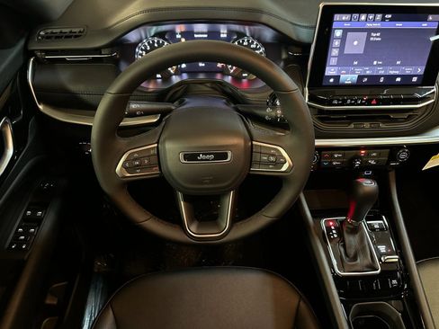 New 2026 Jeep Compass Latitude image 13