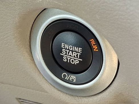 Used 2023 Chrysler Pacifica Touring-L FWD image 22