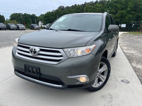 Used 2012 Toyota Highlander Limited w/ Tow Pkg AWD/4WD image 3