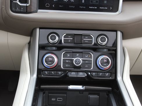 Used 2022 GMC Yukon Denali AWD/4WD image 27
