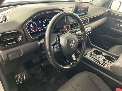 Used 2025 Honda Pilot Sport image 11