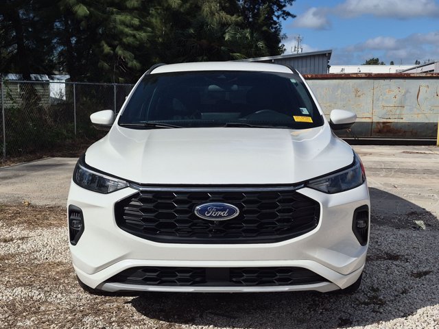 Used 2023 Ford Escape ST-Line Select w/ Tech Pack #2 AWD/4WD image 2