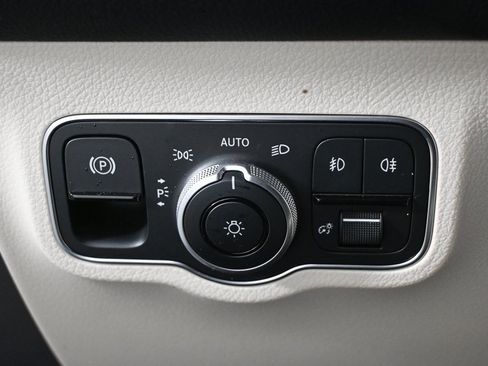 Certified 2025 Mercedes-Benz GLB 250 image 9