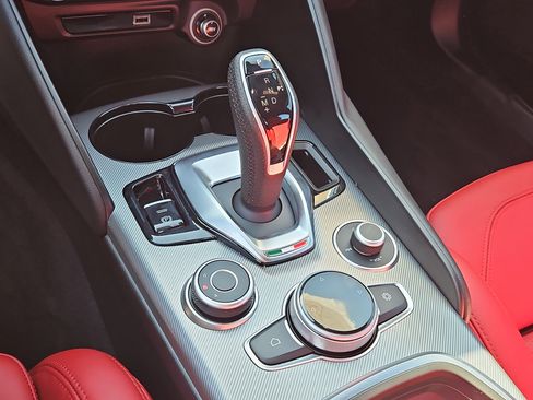 Used 2024 Alfa Romeo Giulia Veloce image 20