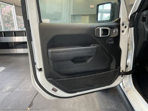 Used 2024 Jeep Wrangler Unlimited AWD/4WD image 14