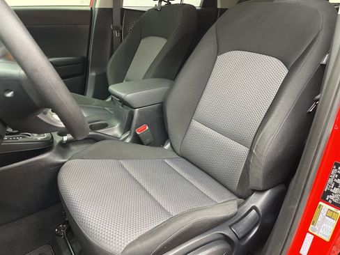 Used 2024 Kia Soul LX image 19