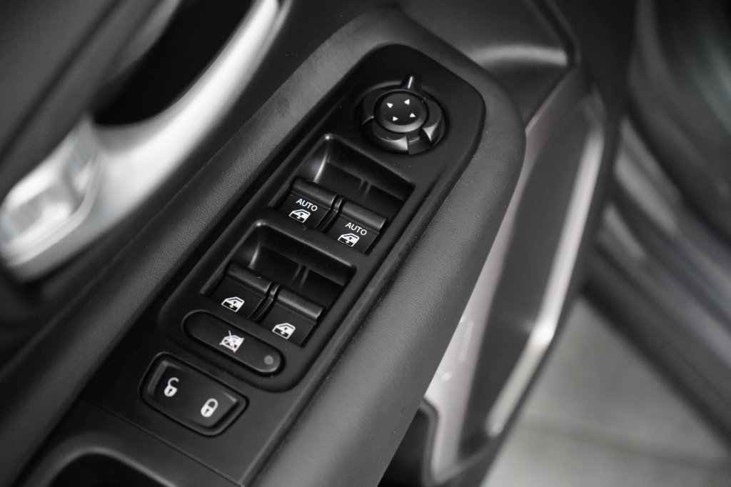 Used 2023 Jeep Renegade Limited AWD/4WD image 18