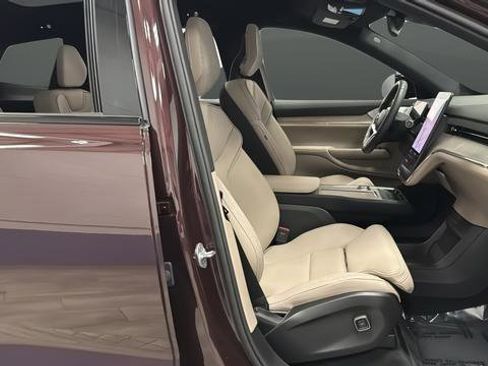 Used 2025 Volvo EX90 Ultra AWD/4WD image 23