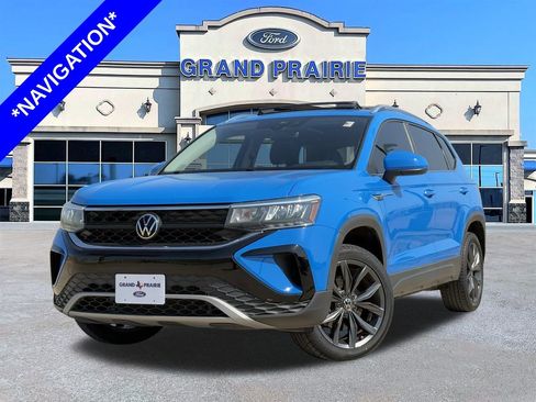 Used 2023 Volkswagen Taos SE w/ Panoramic Sunroof Package FWD image 1