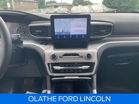 Used 2024 Ford Explorer XLT w/ Equipment Group 202A AWD/4WD image 22