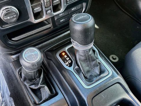Used 2023 Jeep Gladiator Sport AWD/4WD image 16