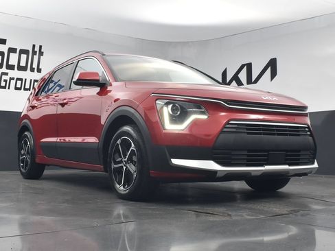 Used 2025 Kia Niro EX FWD image 23
