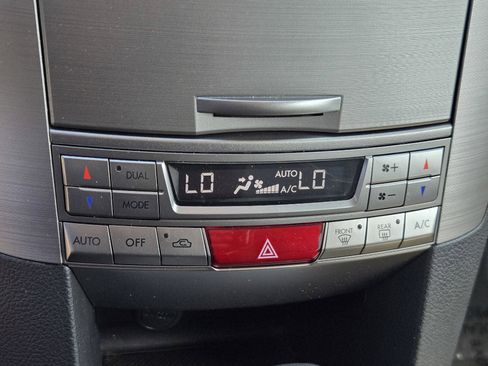 Used 2014 Subaru Outback 2.5i Limited AWD/4WD image 18