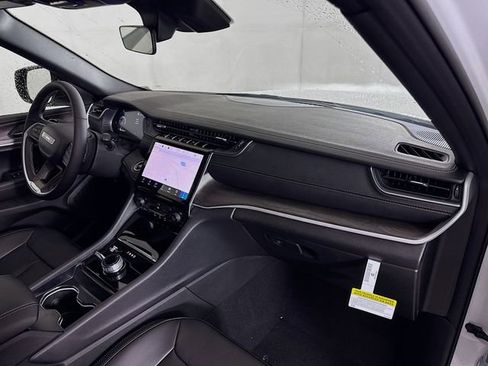 New 2025 Jeep Grand Cherokee L Limited image 30