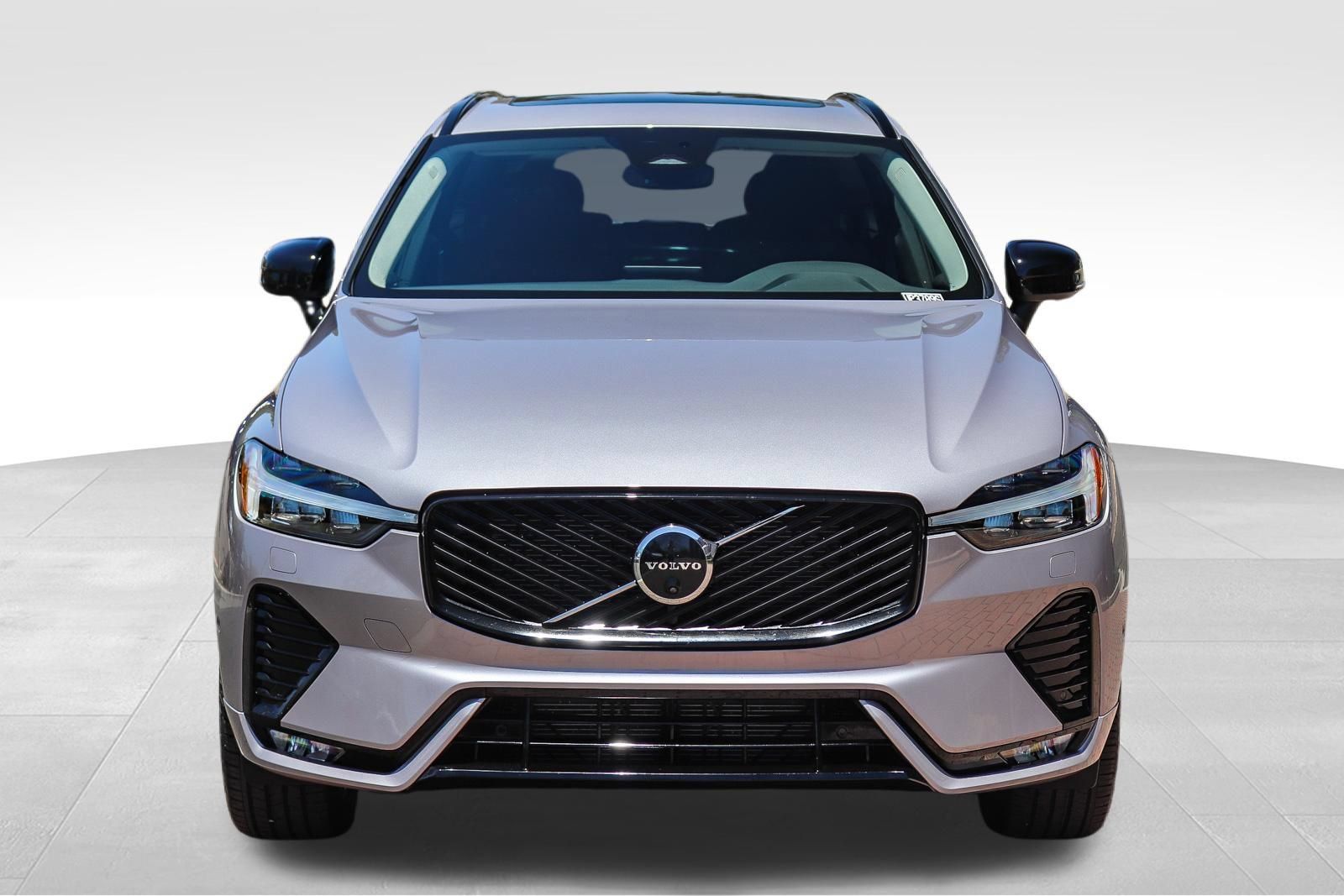 Certified 2026 Volvo XC60 B5 Plus w/ Climate Package PRO AWD/4WD image 2