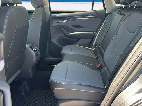 New 2026 Volkswagen Tiguan SE AWD/4WD image 15