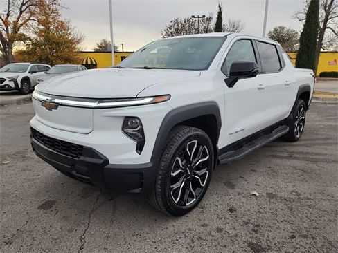 Used 2025 Chevrolet Silverado EV LT image 10