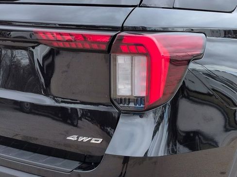 Certified 2025 Ford Explorer ST-Line image 14