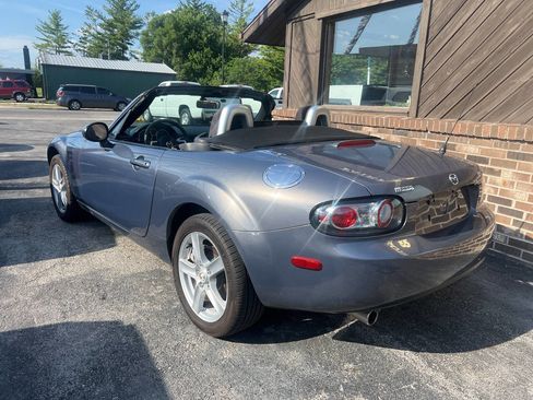 Used 2006 MAZDA MX-5 Miata Touring image 2