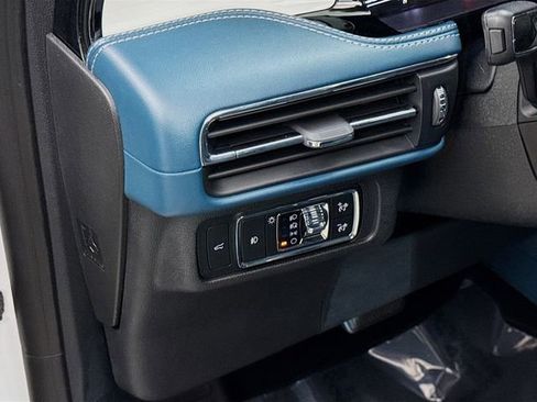 Used 2020 Lincoln Corsair Reserve image 10