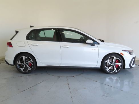 New 2026 Volkswagen GTI SE image 2