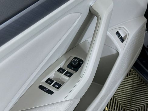 Used 2024 Volkswagen Jetta SE w/ Panoramic Sunroof Package FWD image 15