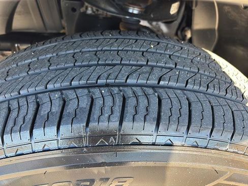 Used 2020 Nissan Titan SV w/ SV Convenience Package image 10