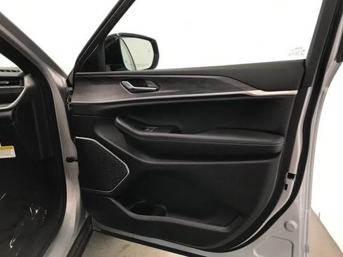 New 2025 Jeep Grand Cherokee Limited 4xe w/ Luxury Tech Group II image 35