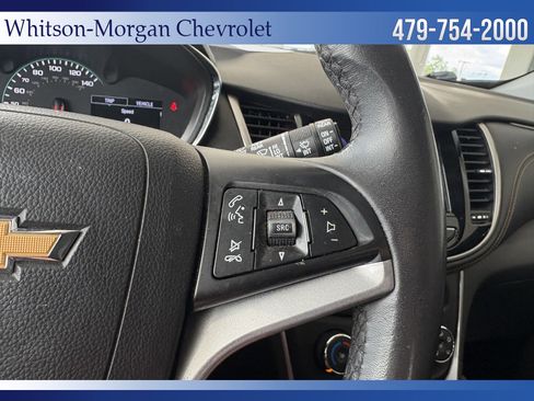 Used 2021 Chevrolet Trax LT w/ Premium Seat Package AWD/4WD image 17