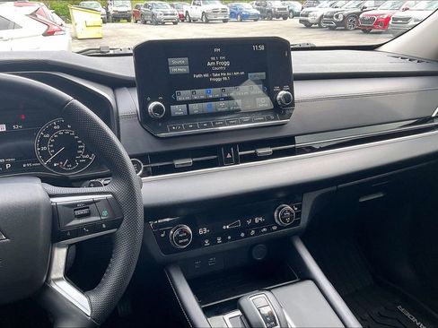 Used 2023 Mitsubishi Outlander SE AWD/4WD image 6