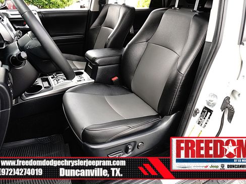 Used 2022 Toyota 4Runner SR5 Premium w/ Moonroof Package AWD/4WD image 13