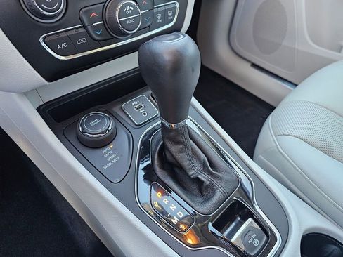 Used 2020 Jeep Cherokee Limited w/ Trailer Tow Group image 30