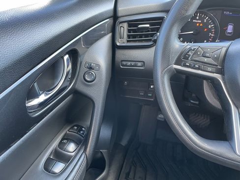 Certified 2018 Nissan Rogue S image 11