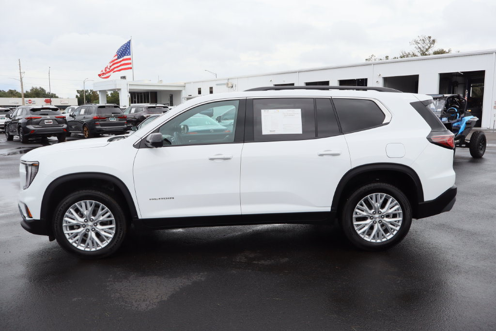 Certified 2026 GMC Acadia Elevation w/ Elevation Premium Package FWD image 6