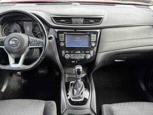 Used 2017 Nissan Rogue SV w/ SV Premium Package FWD image 16