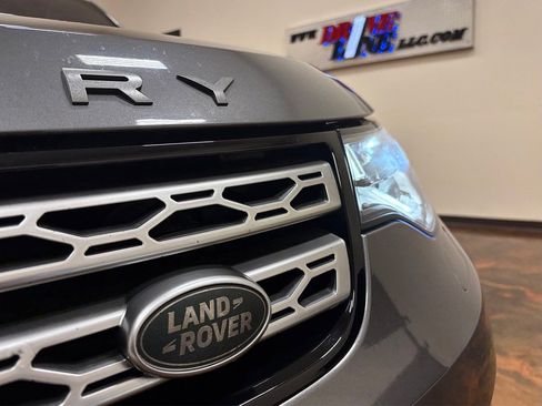 Used 2018 Land Rover Discovery HSE AWD/4WD image 47