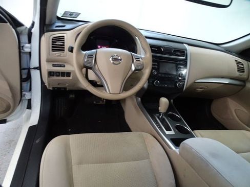 Used 2015 Nissan Altima 2.5 SV w/ Convenience Package FWD image 5