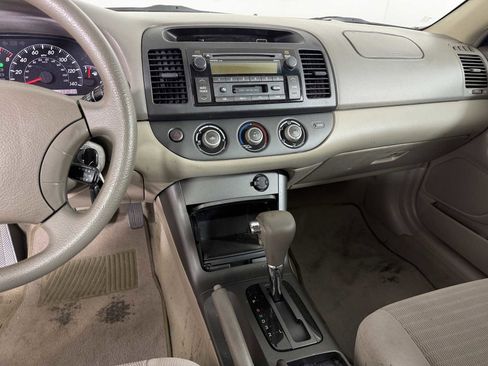 Used 2005 Toyota Camry LE image 23