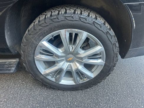 Used 2023 Chevrolet Suburban High Country AWD/4WD image 32