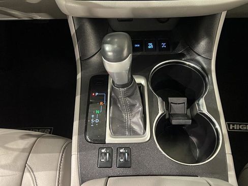 Used 2015 Toyota Highlander XLE image 23