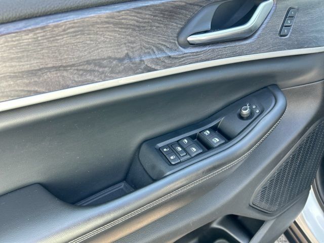 Used 2023 Jeep Grand Cherokee L Limited AWD/4WD image 29