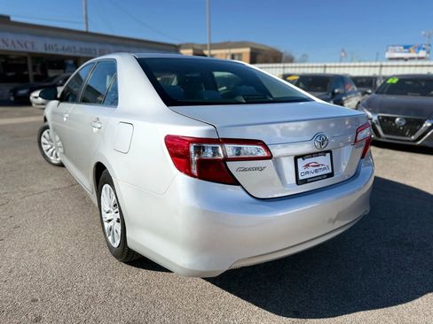 Used 2012 Toyota Camry L image 5
