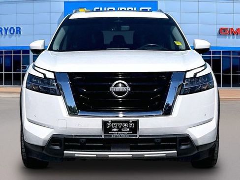Used 2024 Nissan Pathfinder Platinum w/ Cargo Package AWD/4WD image 2