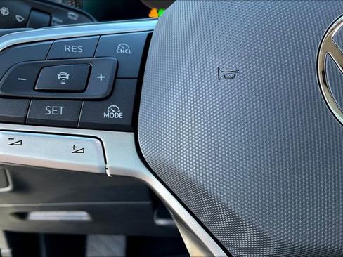 New 2025 Volkswagen Tiguan SE AWD/4WD image 19