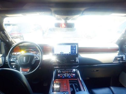Used 2023 Lincoln Navigator L Reserve AWD/4WD image 25