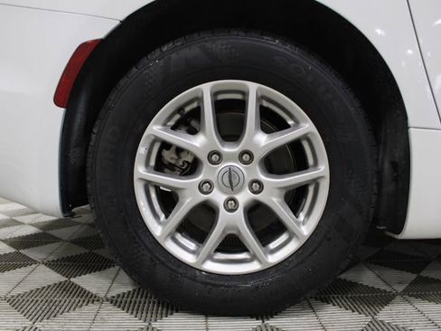 Used 2024 Chrysler Pacifica Touring-L FWD image 44