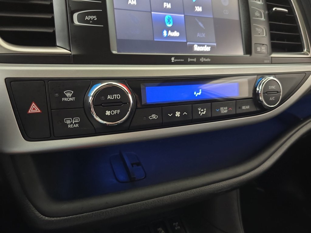 Used 2017 Toyota Highlander SE AWD/4WD image 24