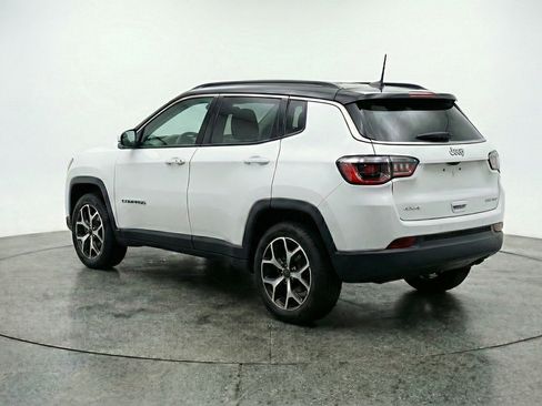 Used 2025 Jeep Compass Limited image 6