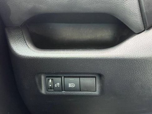 Used 2021 Toyota RAV4 XLE AWD/4WD image 27